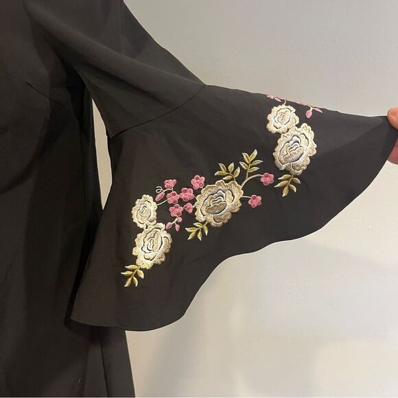 Elegant Black Off-Shoulder Dress with Floral Embroidery - Picture 5 of 13